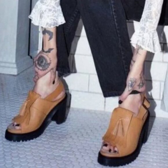 NWOB Dr. Martens Seraphina Slingback Kiltie Lug Sole Sandal Women's Size 10